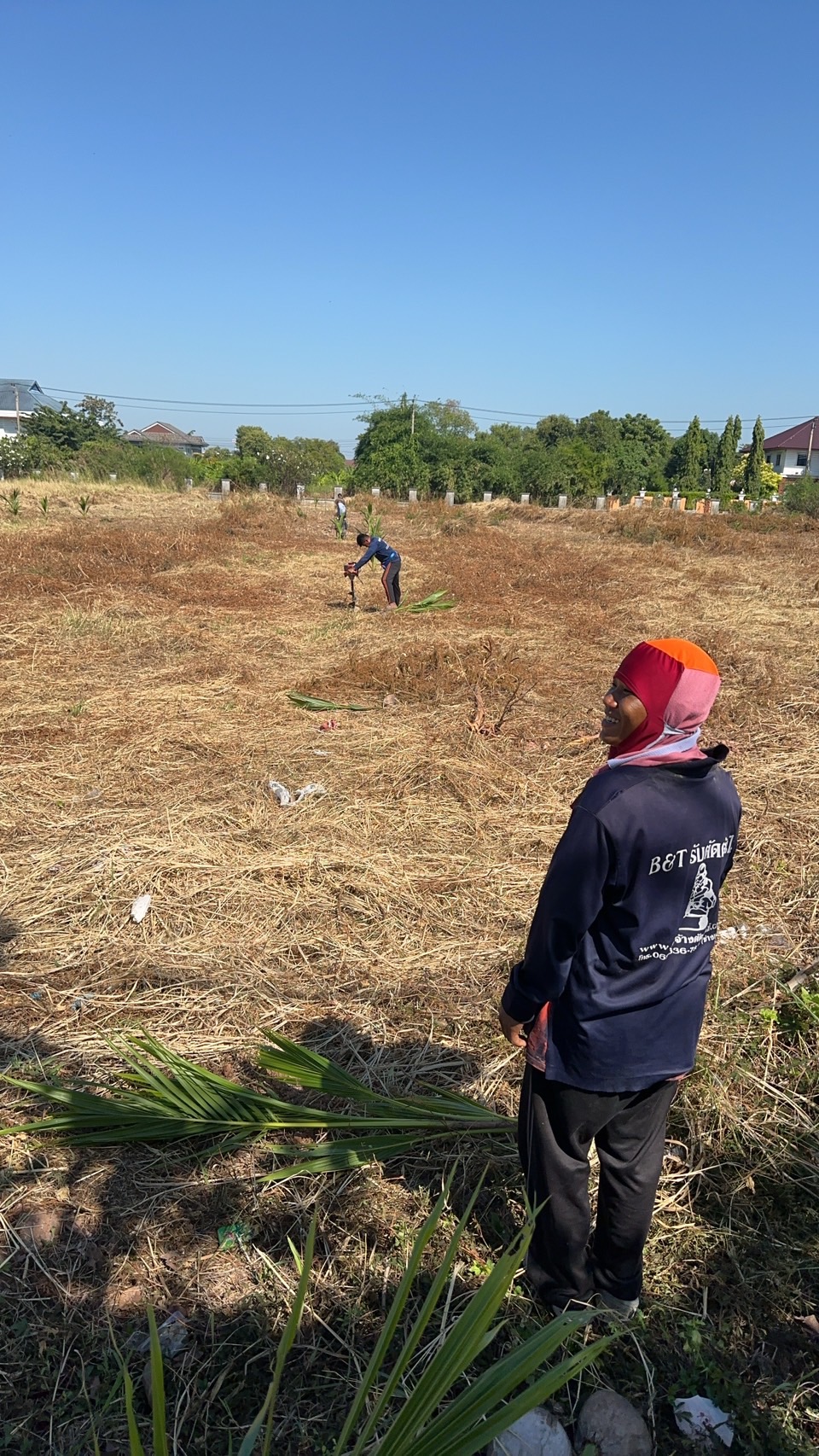 51 - https://รับจ้างตัดไม้ใหญ่กรุงเทพ.com | บริการครบวงจรด้านการดูแลต้นไม้และพื้นที่สีเขียว ตั้งแต่ตัดแต่ง โค่นต้นไม้ กำจัดวัชพืช จนถึงขนย้ายกิ่งไม้และเคลียร์พื้นที่ โดยทีมงานมืออาชีพในกรุงเทพฯ และปริมณฑล