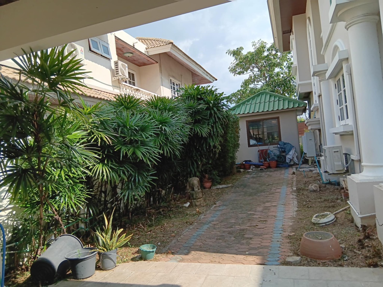 57 - https://รับจ้างตัดไม้ใหญ่กรุงเทพ.com | บริการครบวงจรด้านการดูแลต้นไม้และพื้นที่สีเขียว ตั้งแต่ตัดแต่ง โค่นต้นไม้ กำจัดวัชพืช จนถึงขนย้ายกิ่งไม้และเคลียร์พื้นที่ โดยทีมงานมืออาชีพในกรุงเทพฯ และปริมณฑล